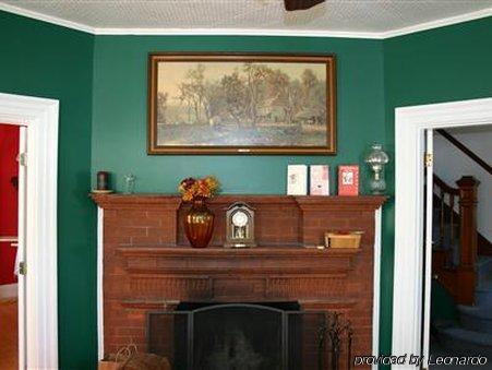 The Young House Bed And Breakfast Millinocket Interior foto